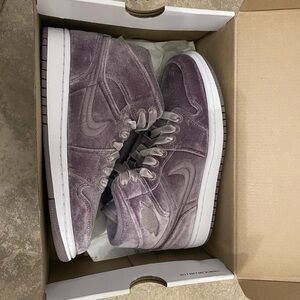 Jordan 1 Mid (Women’s) 6.5 - NEW